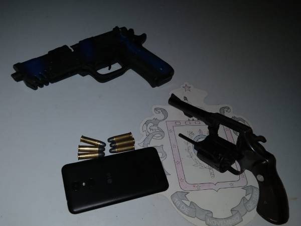 Brigada Militar apreende dois adolescentes após denúncia de tráfico de drogas, em Santa Rosa