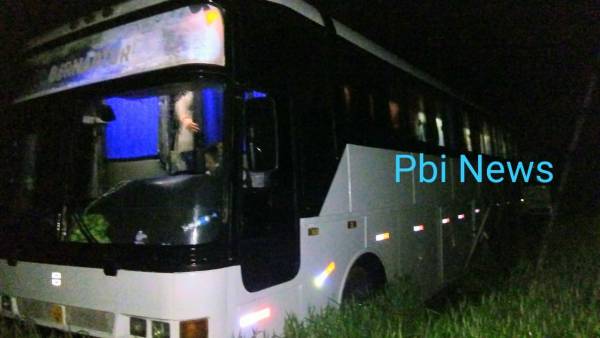 Ônibus de excursão ao Paraguai é alvo de assalto na BR-158