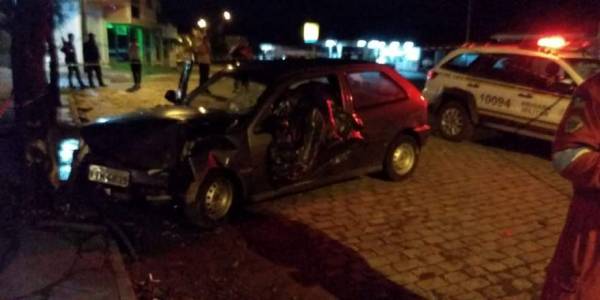Homem que morreu em Sobradinho foi atingido por tiros antes de bater seu veículo contra uma árvore