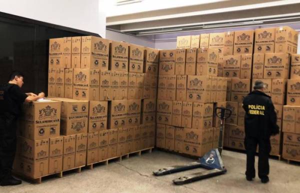 Operação mira criminosos que faturavam R$ 2,5 milhões por mês com venda de cigarros clandestinos no 