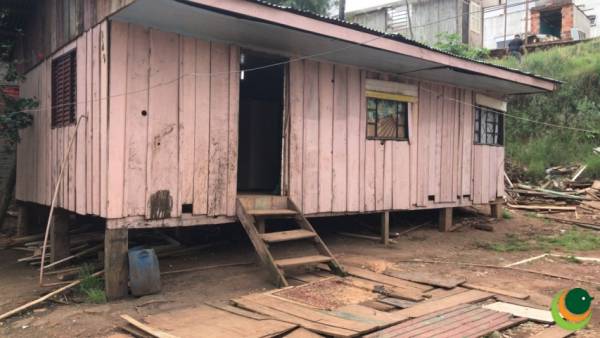 Vítima é enforcada e corpo escondido embaixo de casa em Passo Fundo