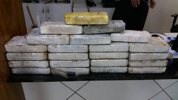 Brigada Militar apreende 22 pacotes de cocaína em Carazinho