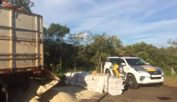 Carreta de Santa Bárbara do Sul é apreendida com mais de uma tonelada de maconha