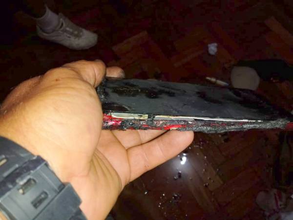 Celular explode e causa princípio de incêndio em Santiago