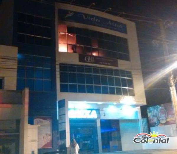 Bombeiros controlam princípio de incêndio que danificou equipamentos de academia, em Horizontina