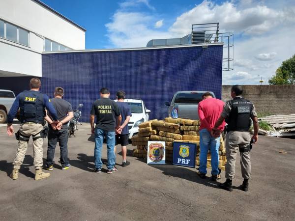 PRF, PF e BM apreendem aproximadamente uma tonelada de maconha em Sananduva