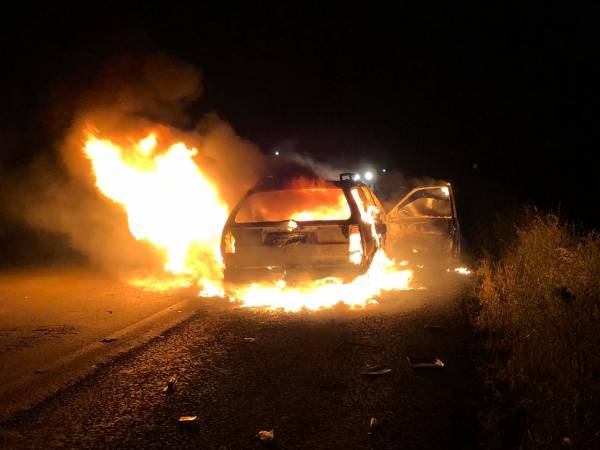 Incêndio destrói carro na BR 285 na noite de quarta-feira