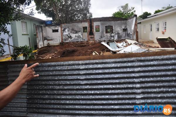 Desmoronamento de muro causa óbito de operário em Sarandi
