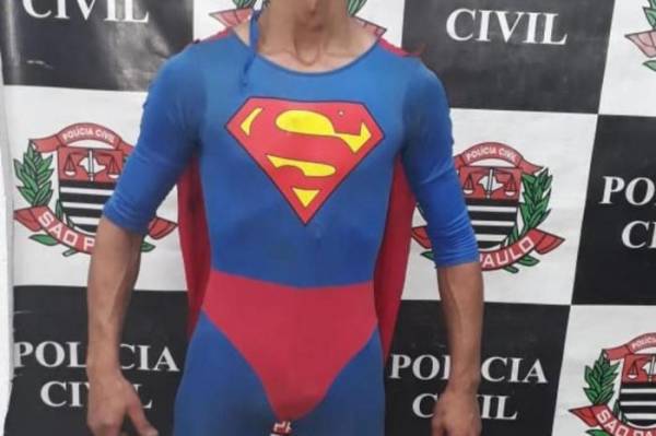 Procurado por tráfico de drogas é preso fantasiado de Superman em São Paulo