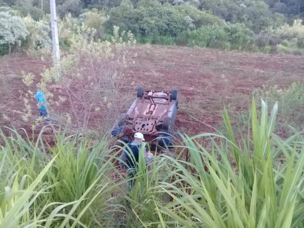 Ladrões furtam veículo, se envolvem em acidente e são presos pela BM em Horizontina