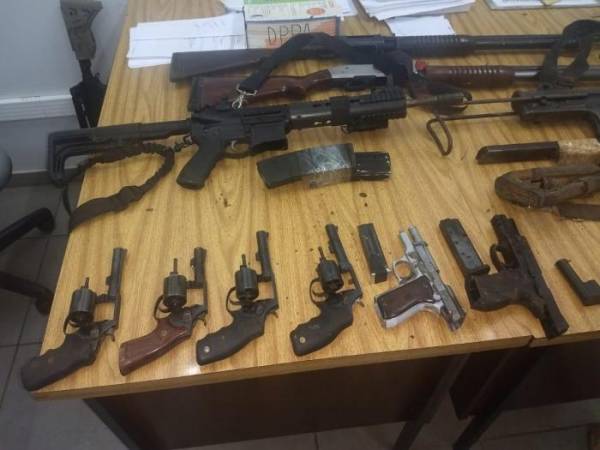 BM apreende mais de R$ 115 mil, armas e munição com quadrilha que atacou bancos no norte do RS