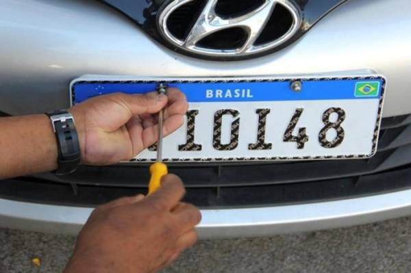 Primeiro veículo emplacado no RS no padrão Mercosul é um HB20 de Porto Alegre