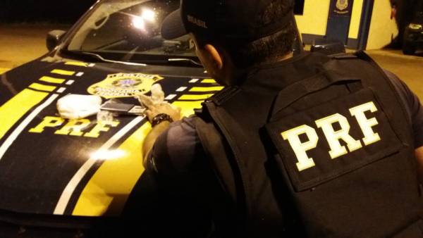 PRF apreende cocaína, maconha e balança de precisão na BR 386