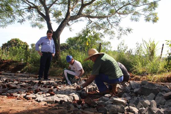 Prefeito Municipal de Três de Maio realiza visita a obras no município