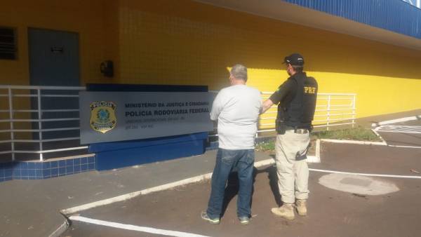 PRF prende homem com CNH falsa na BR 285 em Ijuí