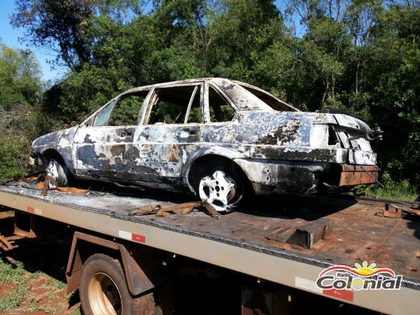 Veículo furtado em Independência é localizado incendiado no interior do município