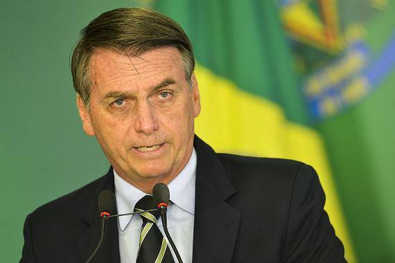 Bolsonaro assina MP para combater fraudes na Previdência