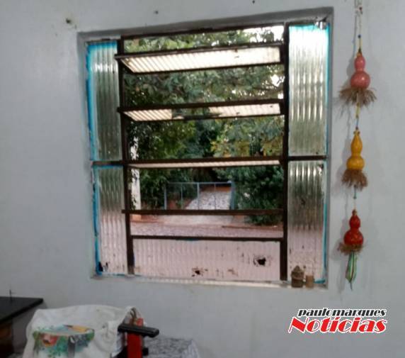 Morador acorda com barulho de ladrão dentro de casa em T. de Maio