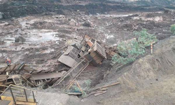 Bombeiros confirmam 34 mortes em Brumadinho