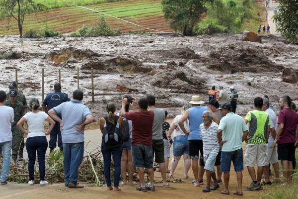 BB e Caixa abrem contas de doação e agências móveis em Brumadinho