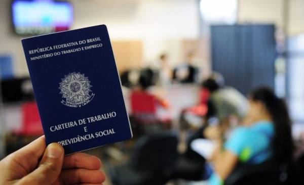 Mais pobres trabalham seis anos mais e recebem 50% menos ao se aposentar