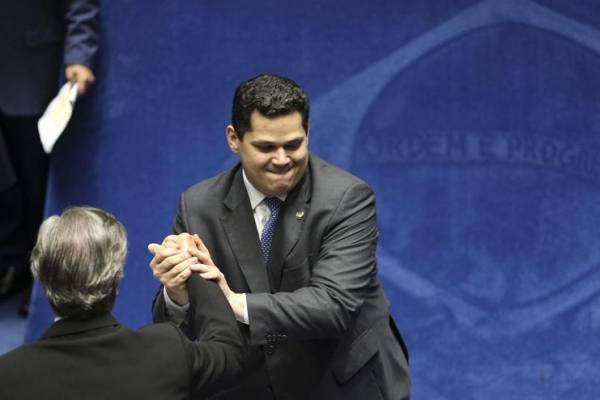 Davi Alcolumbre é eleito presidente do Senado