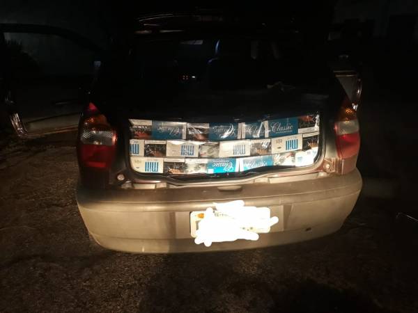 Polícia Rodoviária de Nonoai prende dois homens com cigarros contrabandeados