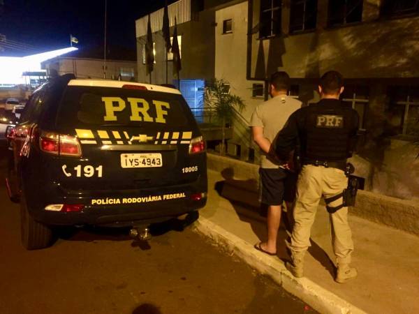 PRF prende casal com dinheiro e cartão de loteria falsos na BR 285