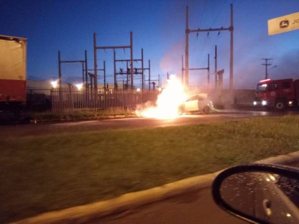 Veículo incendeia em Horizontina