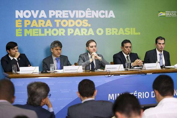 Trabalhador contribuirá 40 anos para aposentar-se com 100% do salário
