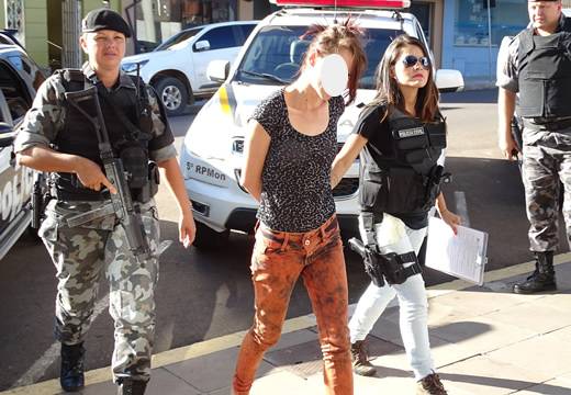 Mulher é presa com grande quantidade de drogas em Santiago
