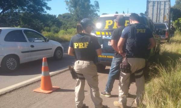 PRF prende três motoristas por dirigirem embriagados em Santa Maria