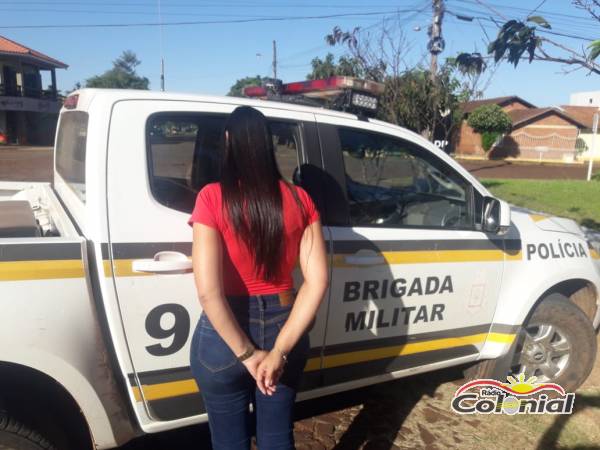 Brigada Militar prende mulher em cumprimento de mandado em Três de Maio