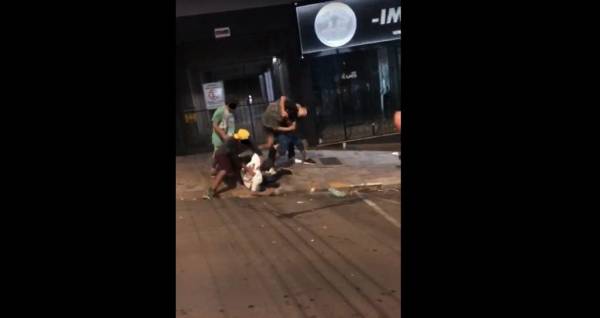 Briga entre jovens na Independência expõe baderna na madrugada do centro de Passo Fundo