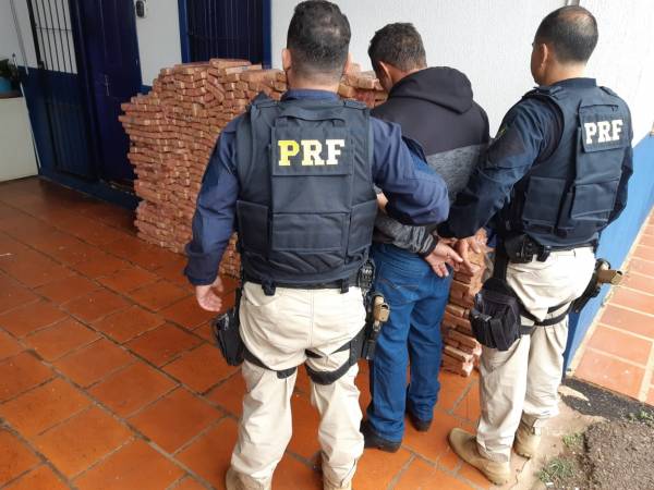 PRF e RF apreendem caminhão com mais de uma tonelada de maconha na BR 386