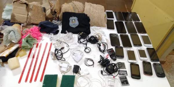 Pacote com serras, celulares e carregadores é arremessado no pátio da penitenciária de SLG