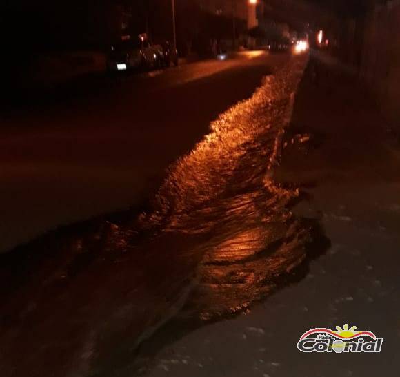 VÍDEO; rede de água se rompe e alaga o Centro de Três de Maio