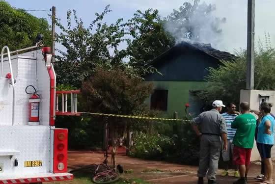 Incêndio criminoso destrói casa na Vila Operária em Horizontina