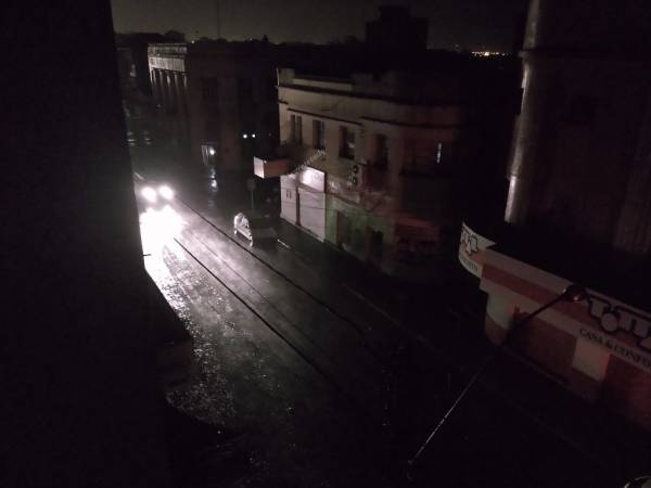 Temporal foi intenso em Alegrete; cidade está parcialmente sem luz e muitas árvores caídas