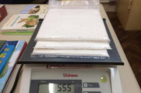 Polícia Federal encontra cocaína dentro de livros infantis em Santana do Livramento