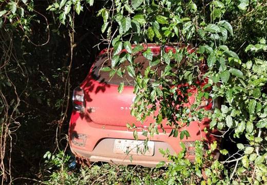 Criminosos que assaltaram em Porto Xavier abandonam veículo e fogem para matagal