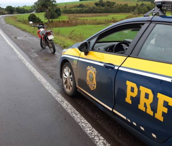 PRF prende jovem com motocicleta furtada na 158 em Cruz Alta