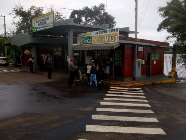 Retomado transporte de balsa em Porto Mauá