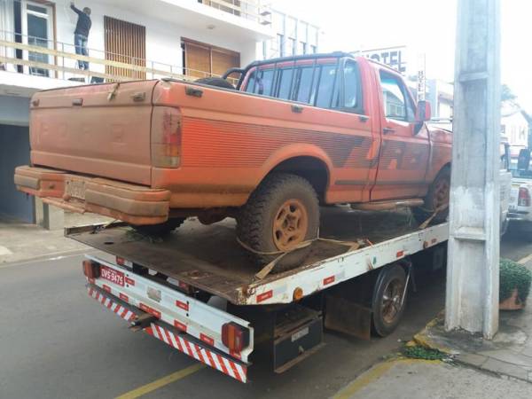 Camionete utilizada pelos assaltantes em Garruchos é localizada pela BM