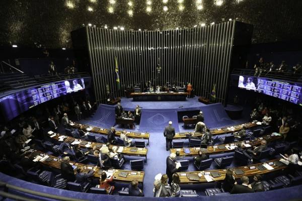 Senado aprova regulamentação da profissão de cuidador de idosos