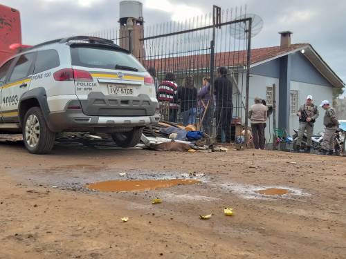 Mulher de 35 anos é encontrada morta dentro de casa em Carazinho