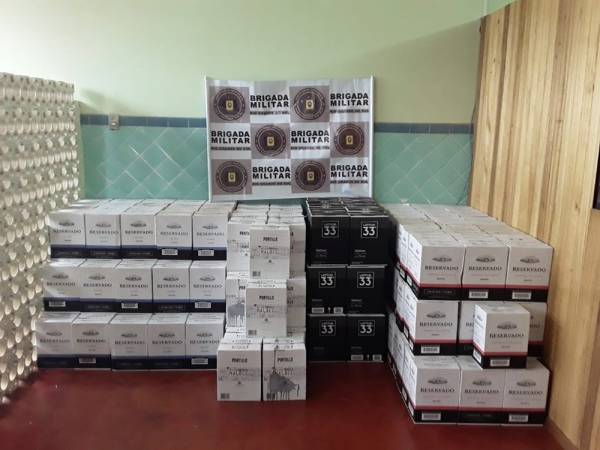Polícia apreende carga de caixas de vinho estrangeiro em Tiradentes do Sul