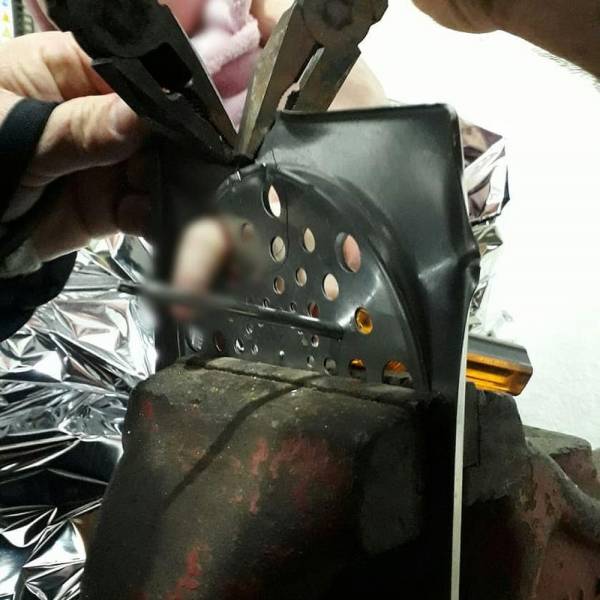 Criança de 3 anos prende dedo em tampa de ralo e é socorrida por bombeiros em SC
