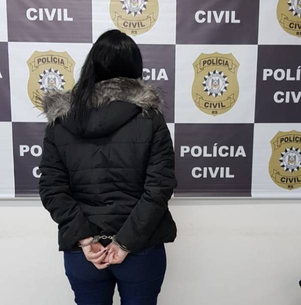 Mulher foragida é presa e objetos são apreendidos em apartamento, em Santo Ângelo