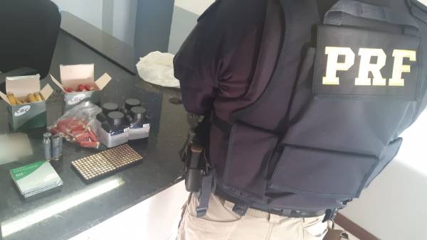 PRF prende homem transportando ilegalmente munições na BR 386